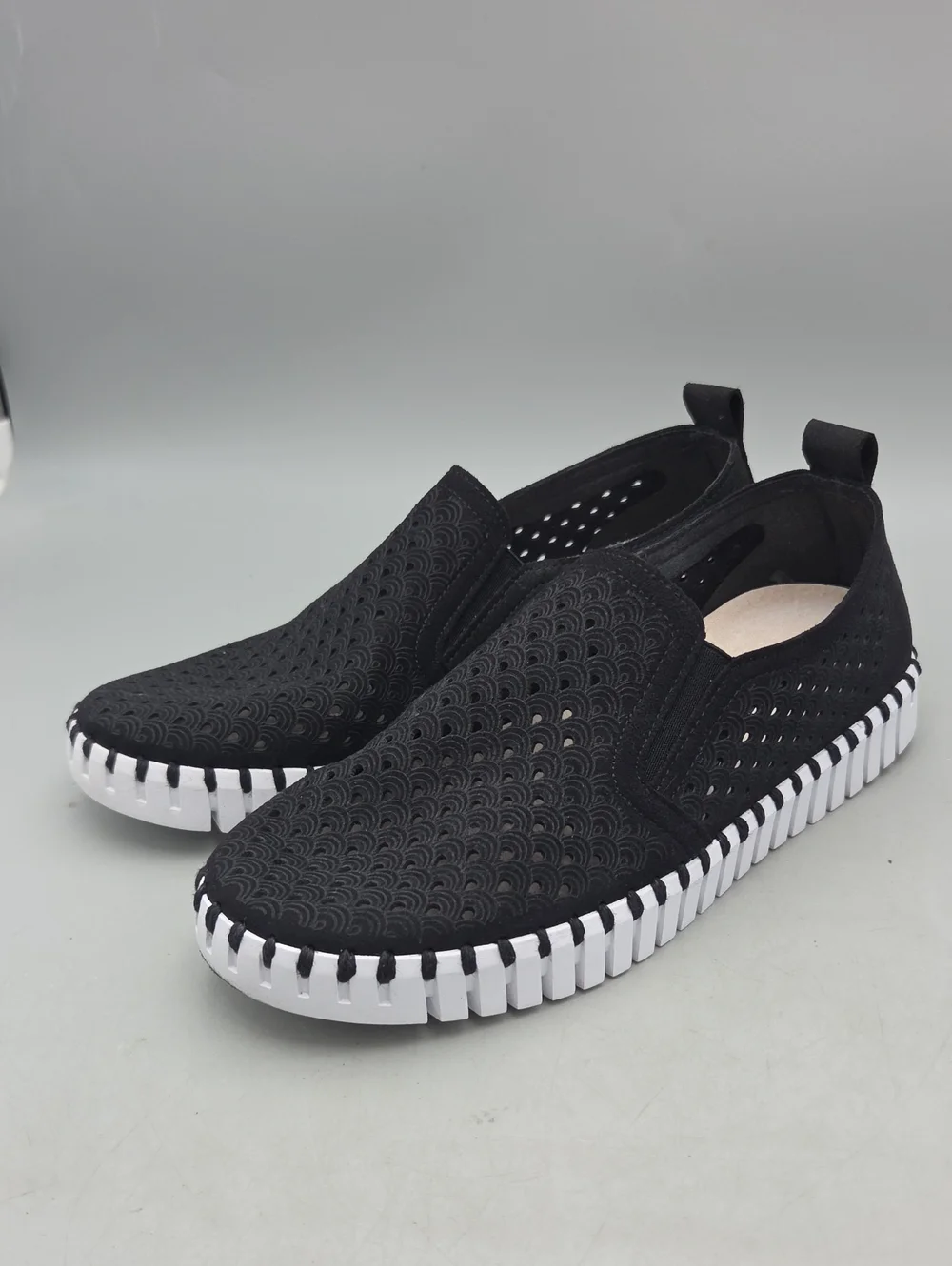 Isle Jacobson black shoes Women 38 US 7.5 8 Slip On